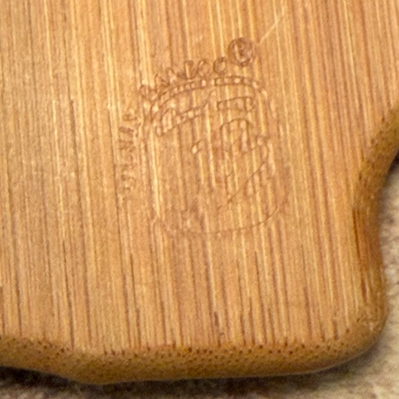 Florida State Shaped Serving & Cutting Board with Hang Tie for Wall Display - Picture 3 of 5